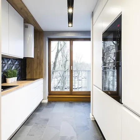 Homewell Maraton Gardens Апартаменти *