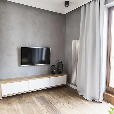 Homewell Maraton Gardens Апартаменти