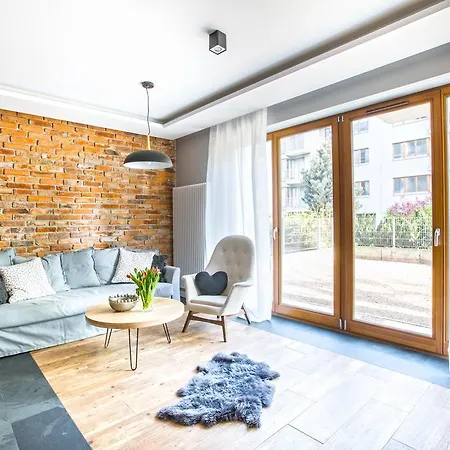 Homewell Maraton Gardens Апартаменти