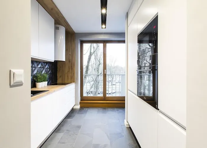 Homewell Maraton Gardens Апартаменти *