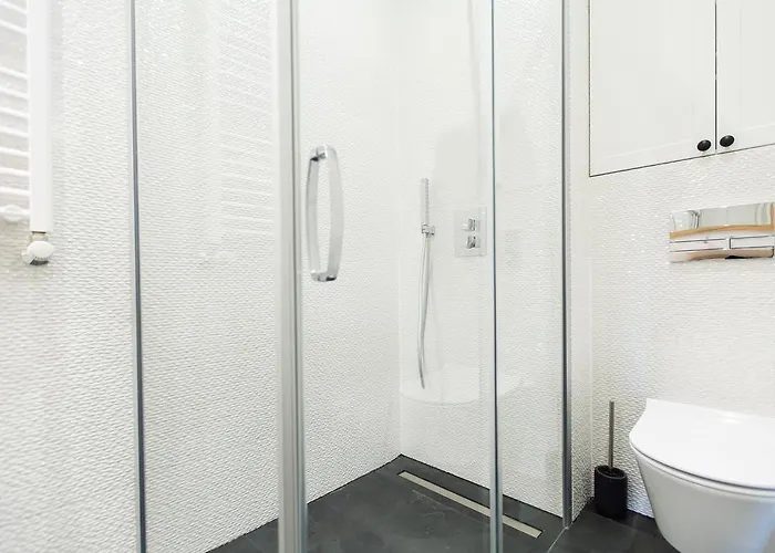 Homewell Maraton Gardens Апартаменти