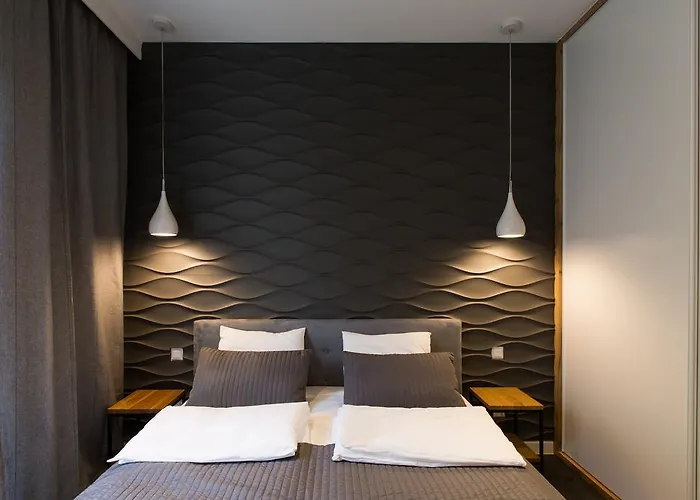 Homewell Maraton Gardens Апартаменти *